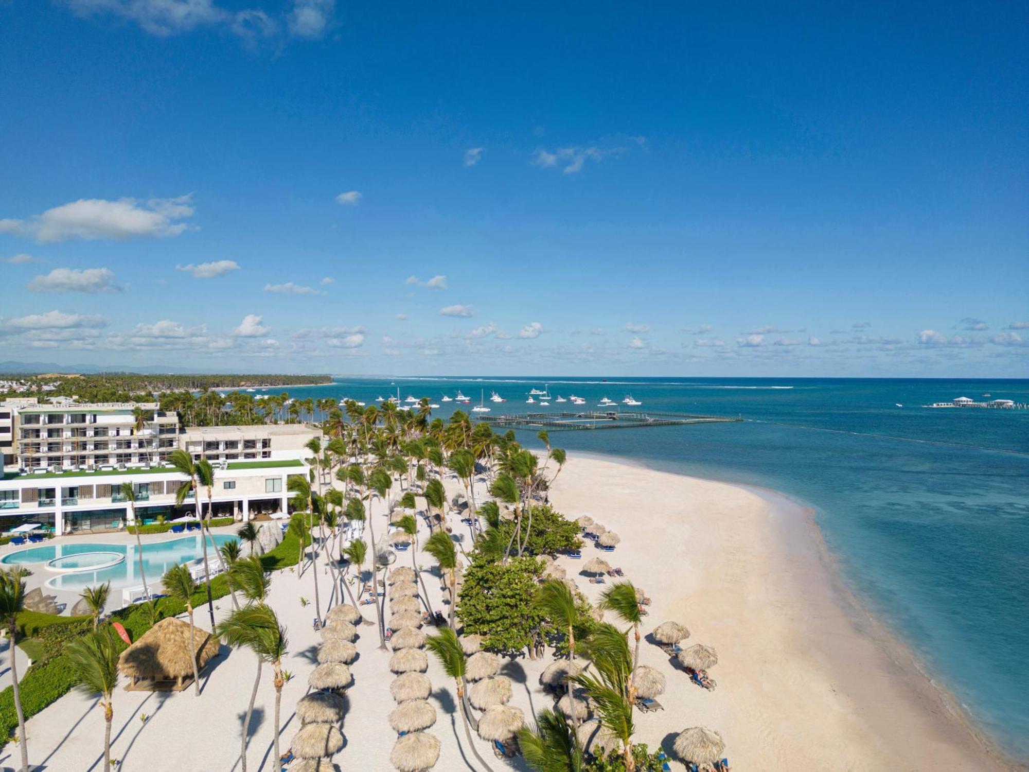 Serenade Punta Cana Beach & Spa Resort Exterior photo Aerial view of the beach at the Atlantis Paradise Island